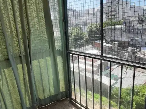 ALQUILER – Departamento 4 ambientes con balcón – Flores Norte