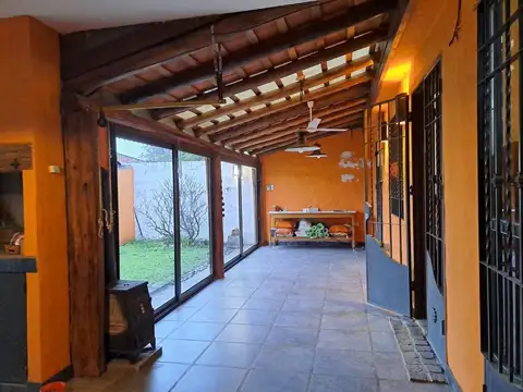 Casa en Venta con 3 cocheras