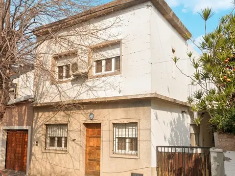 Olivos: Casa a Reciclar o Para Desarrollo a 5 Cuadras de La Av. Lote de 8,22x20,38. 190 m² Cubiertos