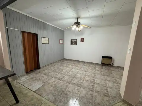 Casa 7 ambientes con 2 baños