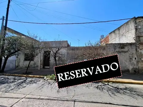 CASA DE 3 AMB PATIO SOBRE LOTE 15,63 FRENTE X 10,52 FONDO