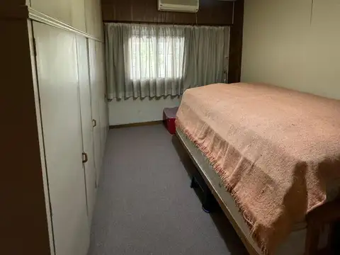 CHALET 4 AMBIENTES EN VENTA CON JARDIN