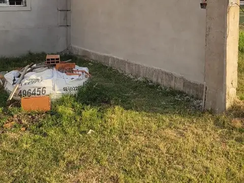 Casa 3 ambientes con 1 baño
