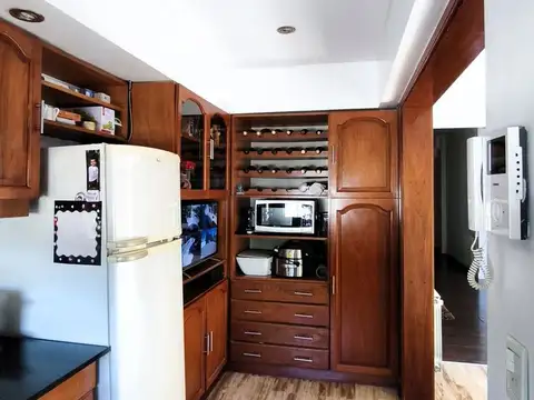 VENTA CASA IMPECABLE 3 AMB MAS GALPON EN LANUS