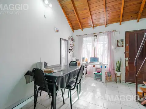 Depto Tipo Casa en Venta en Villa Luzuriaga, USD 49.000