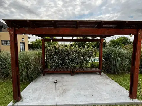 Lote en venta en Las Tardes con piscina y mejoras