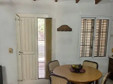 ¡GRAN OPORTUNIDAD, CASA CON PILETA EN HERMOSO BARRIO A MTROS DEL CENTRO DE PILAR TODOS LOS SERVICIOS