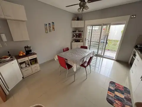 Casa 5 ambientes con 3 baños
