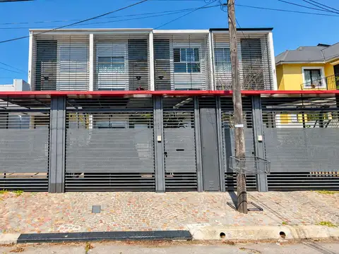 VENTA TRIPLEX 5 AMBIENTES EN FLORIDA MITRE