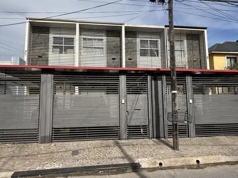 VENTA TRIPLEX 5 AMBIENTES EN FLORIDA MITRE