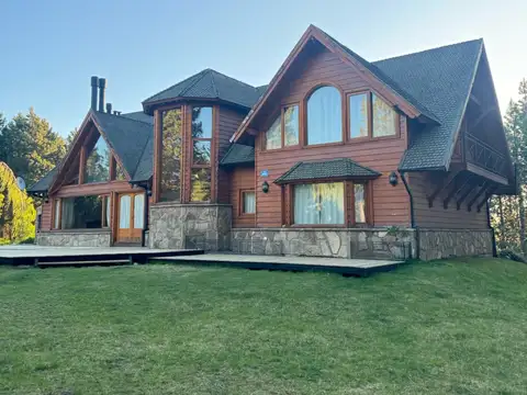 Casa en Venta con 2 cocheras