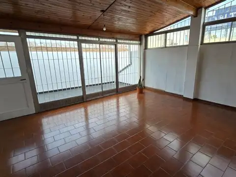 Depto Tipo Casa en Venta en Bernal Oeste, USD 85.000