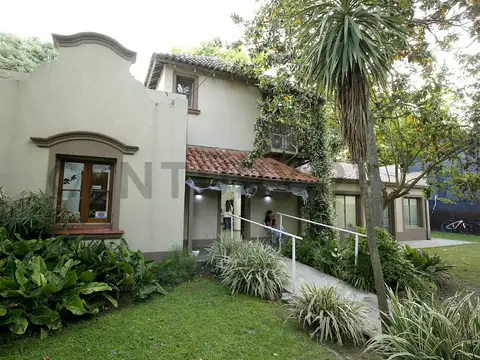 Casa en venta en City Bell con destino comercial