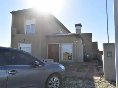 Casa 5 ambientes con 2 baños