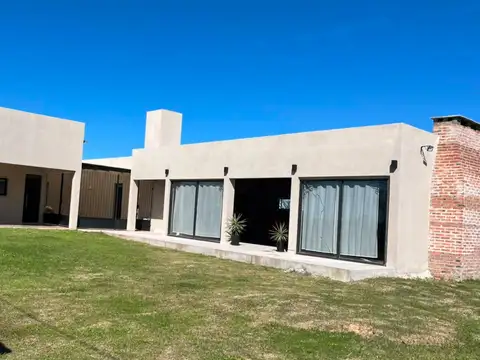 Casa en carolina - a 1 cuadra de plaza principal