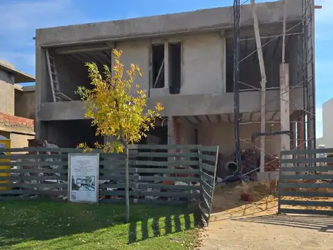 Venta casa en Nordelta Carpinchos 5 Ambientes al agua