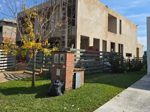 Casa en Venta con 5 cocheras