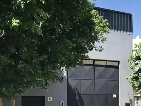 Amplio Galpón En Alquiler En Villa Lynch