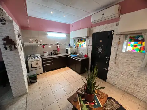 Casa en venta ubicada en Machain 1080