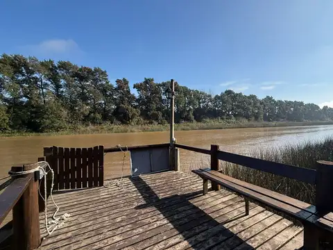 Río Capitán, 1ra Sección a mts del Paraná, Casa de Categoría, 200m2, 4 Dormitorios,lote 5800m2 Delta