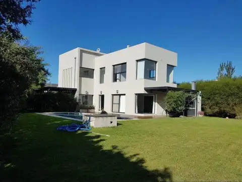 Aristobulo del Valle al 4500