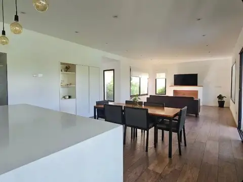 Casa en Venta con 5 cocheras