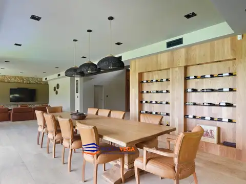 Casa 7 ambientes con 6 baños