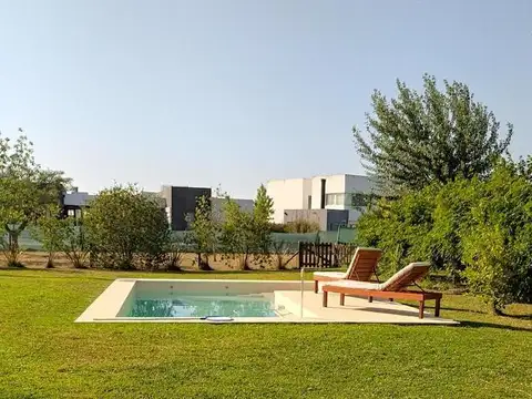 Casa en Venta en City Bell [Cod: 238]