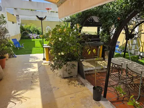 Casa en Venta con 4 cocheras