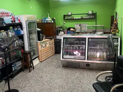 LOCAL SOBRE AVENIDA, HABILITACION VIGENTE , IDEAL GASTRONOMIA Y VARIOS DESTINOS, 104 M2