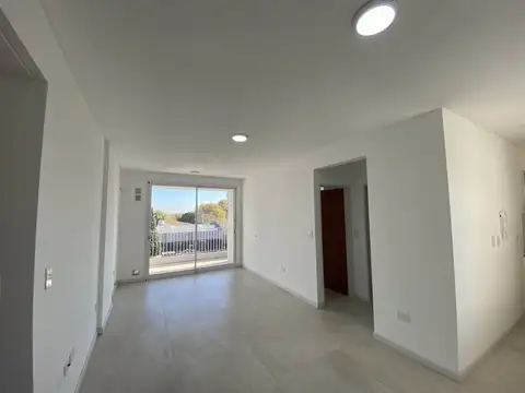 Departamento en Alquiler en Villa Ballester, $ 650.000