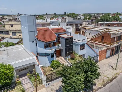 Casa en Venta con 2 cocheras