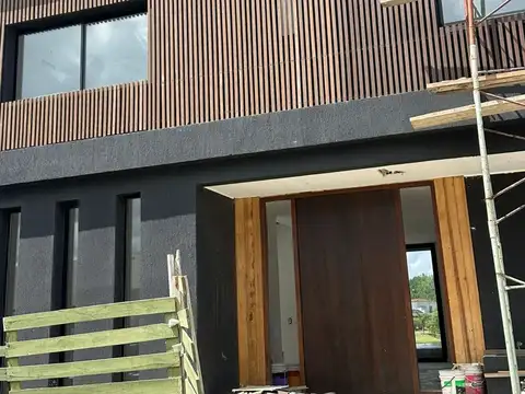 Barrio Santa Ana, Villanueva 300