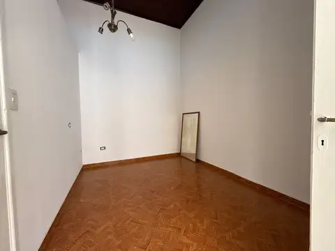 Depto Tipo Casa en Venta en Los Hornos, USD 140.000