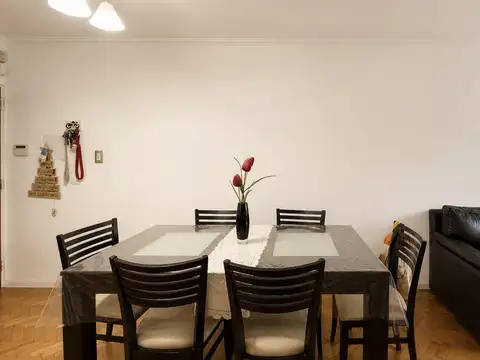 VENTA - DEPARTAMENTO DOS DORMITORIOS CON DOS PATIOS Y COCHERA - CENTRO RIO