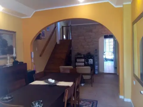 Depto Tipo Casa 5 ambientes con 2 baños