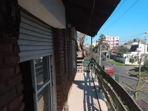 dpto 3 amb. al fte con galpon