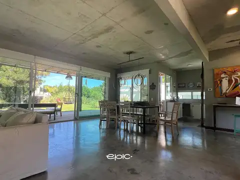 Casa 4 ambientes con 3 baños