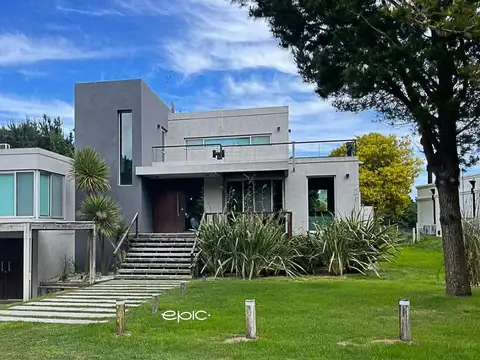 Venta Casa en Costa Esmeralda
