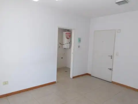 SEMIPISO 2 AMBIENTES AL FRENTE CON BALCON - MUY LUMINOSO