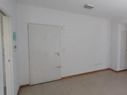 SEMIPISO 2 AMBIENTES AL FRENTE CON BALCON - MUY LUMINOSO