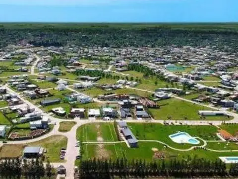 Av. Fuerza Aérea  al 1400