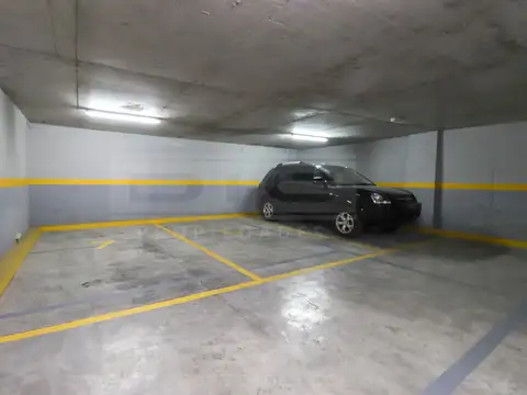 Roque Saenz Peña 1500, entre Av. Maipu y Juan de Garay