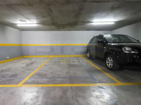 Roque Saenz Peña 1500, entre Av. Maipu y Juan de Garay