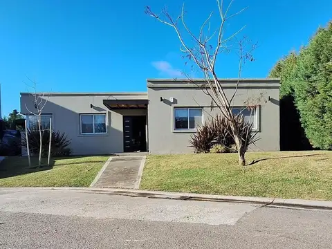 Casa en Venta en Pilar del Este - Santa Guadalupe, USD 220.000