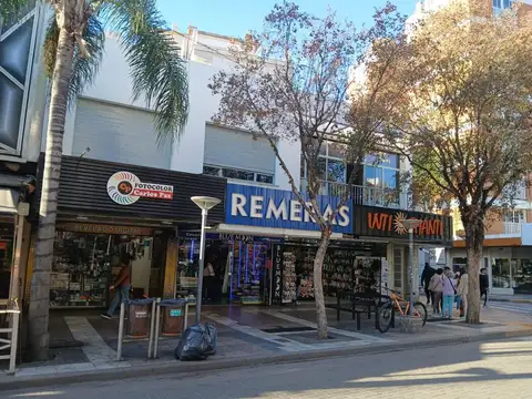 Venta Depto Av. principal en Villa C Paz