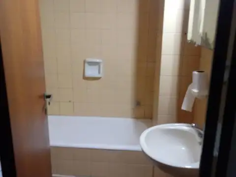 7 600