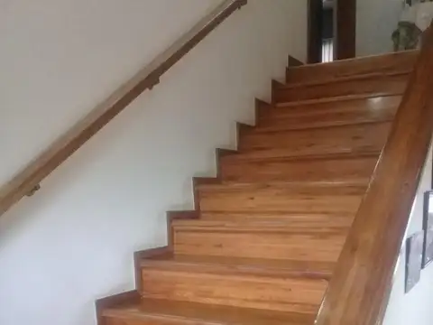 Casa 5 ambientes con 4 baños