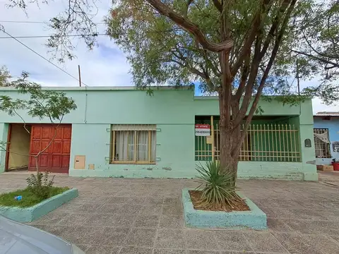 VENTA DE CASA EN EXCELENTE UBICACIÓN 