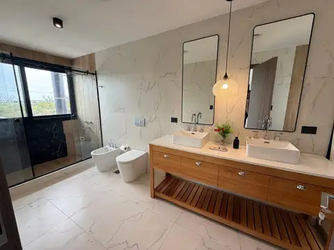 Casa en Alquiler al Oeste